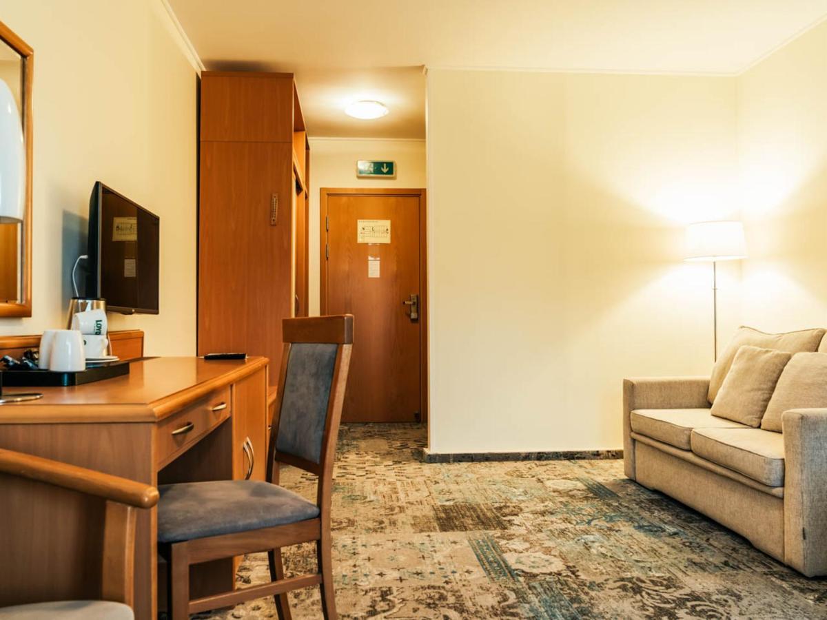 Hotel Mragowo Resort&Spa エクステリア 写真